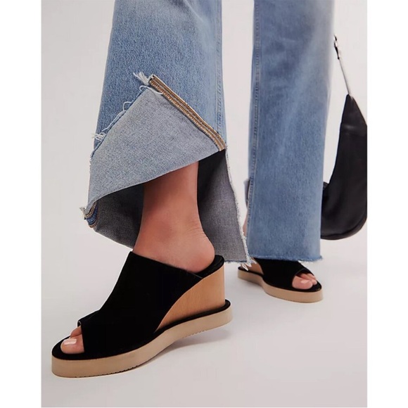New in box FREE PEOPLE Running In‎ Wedges / Black 8.5 - Picture 1 of 10